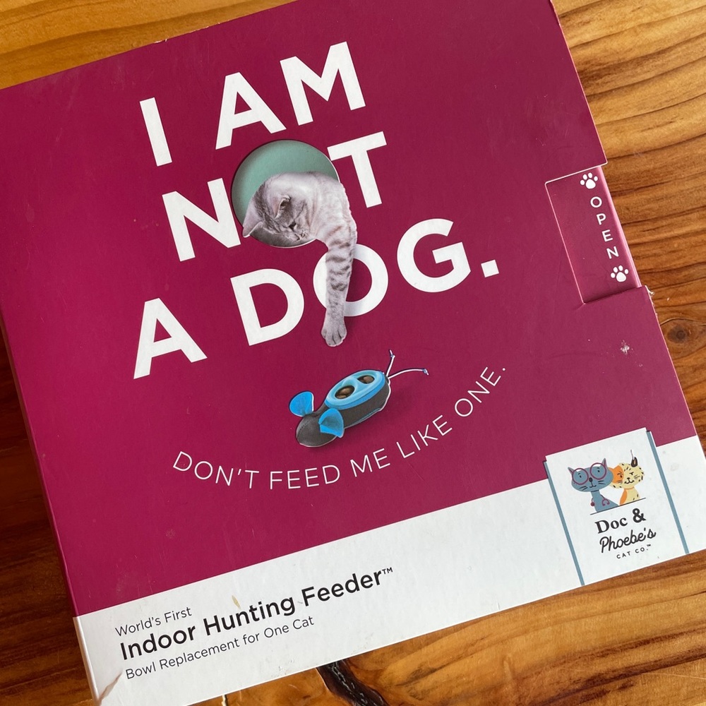 “I am not a dog” 🐈 Slow Hunting Cat Feeder Set